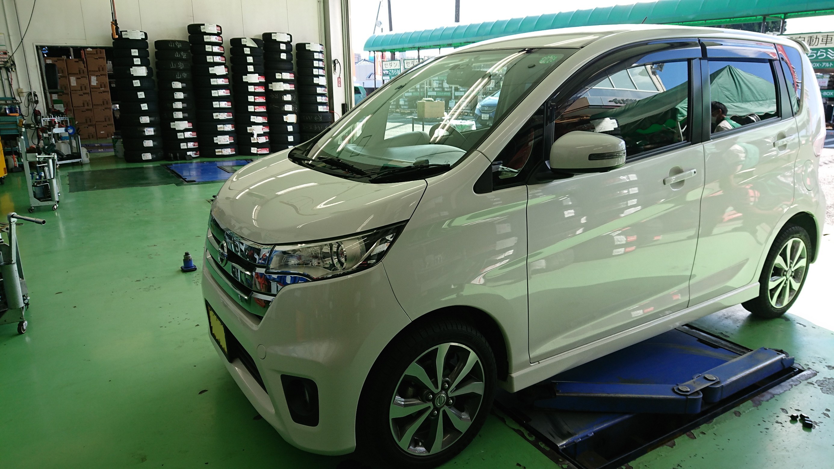 ニッサン・デイズ B21W】スタッドレスホイールセットで交換です