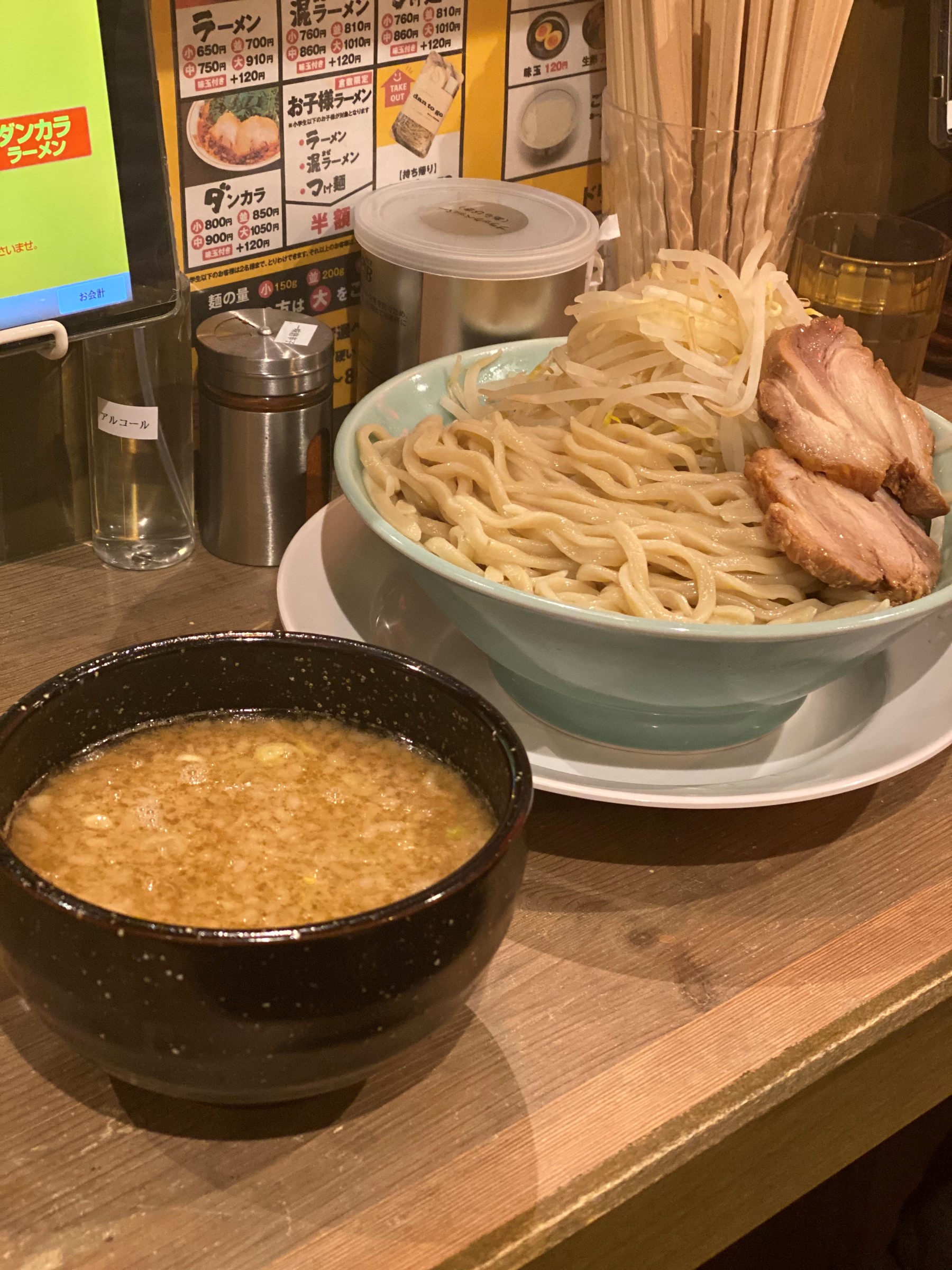 麺 二郎系ラーメンを求める私は太郎系ｗ スタッフ日記 タイヤ館 笠岡 タイヤからはじまる トータルカーメンテナンス タイヤ館グループ