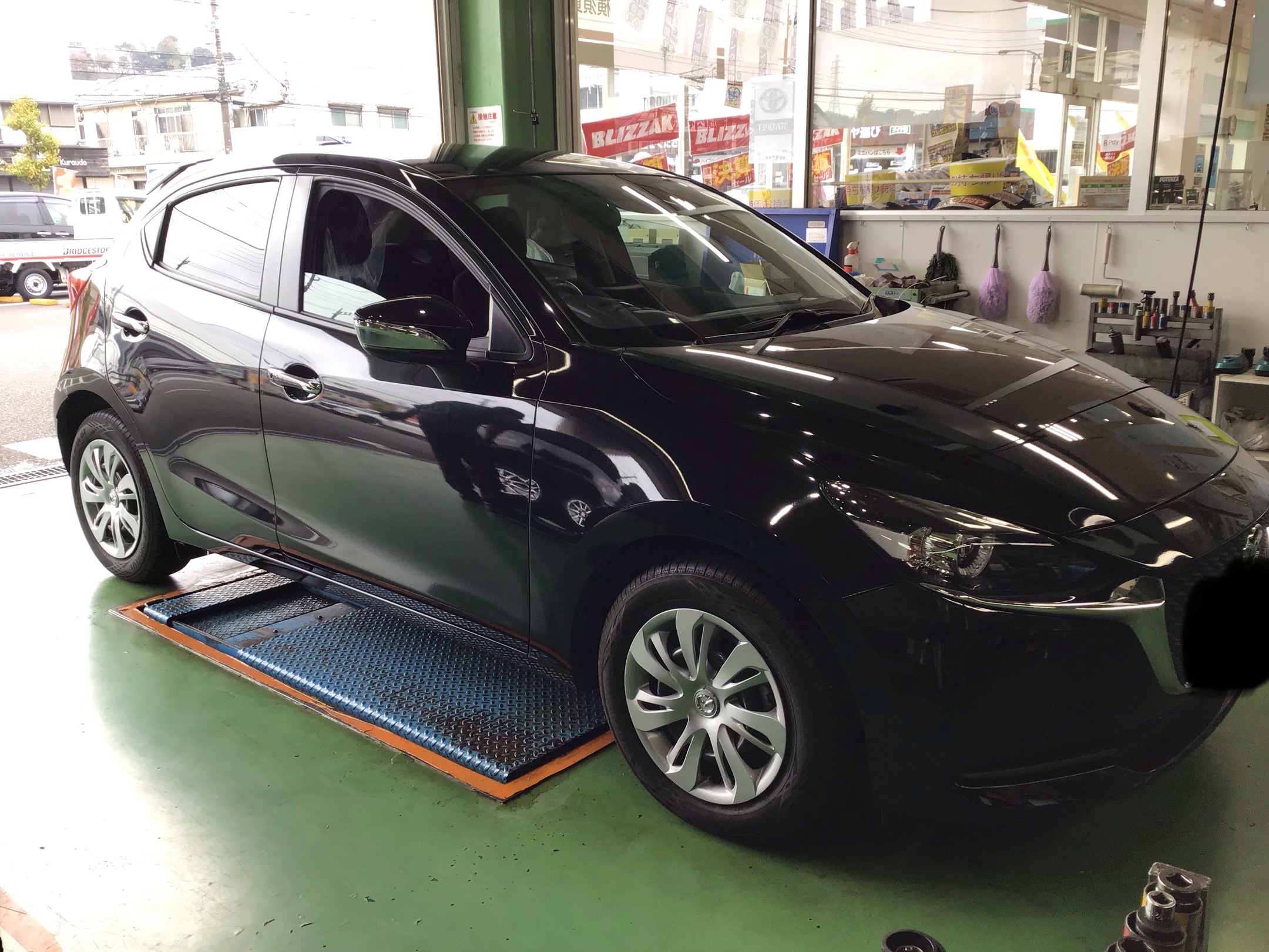 マツダ2 タイヤホイール交換 | マツダ MAZDA2 ホイール タイヤ