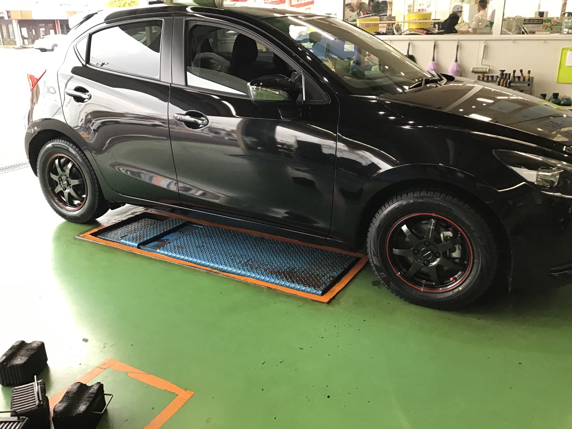 マツダ2 タイヤホイール交換 | マツダ MAZDA2 ホイール タイヤ