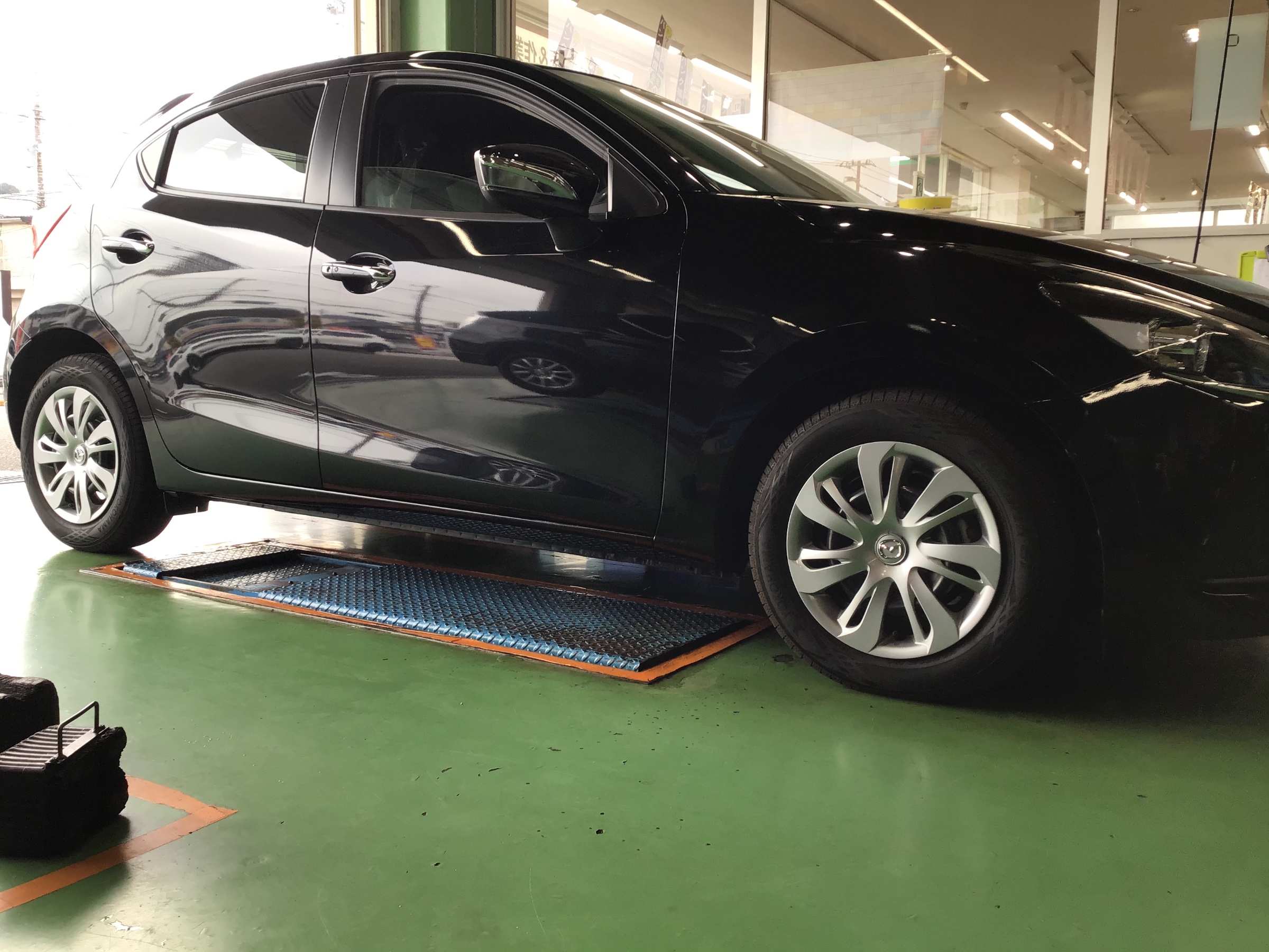 マツダ2 タイヤホイール交換 | マツダ MAZDA2 ホイール タイヤ