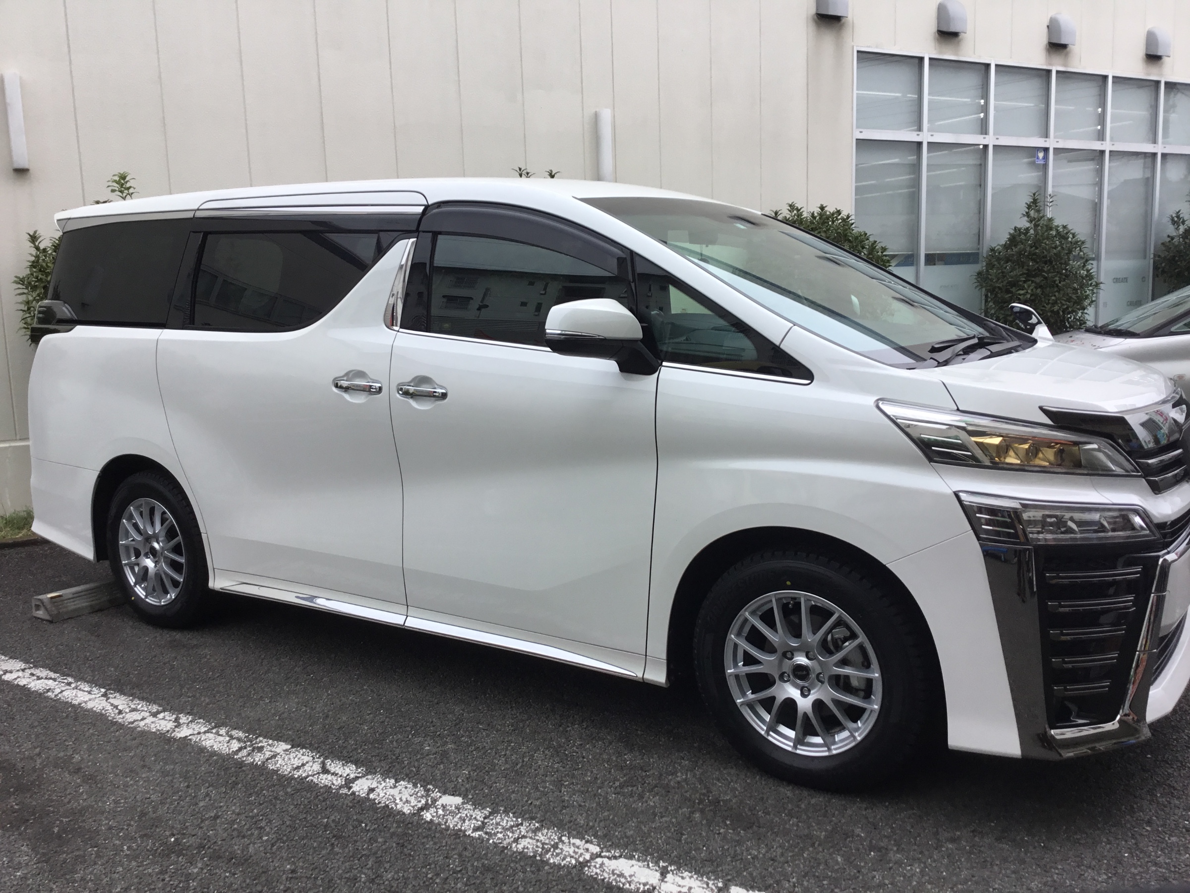 アルファード スタッドレスタイヤセット品取付 | 店舗おススメ