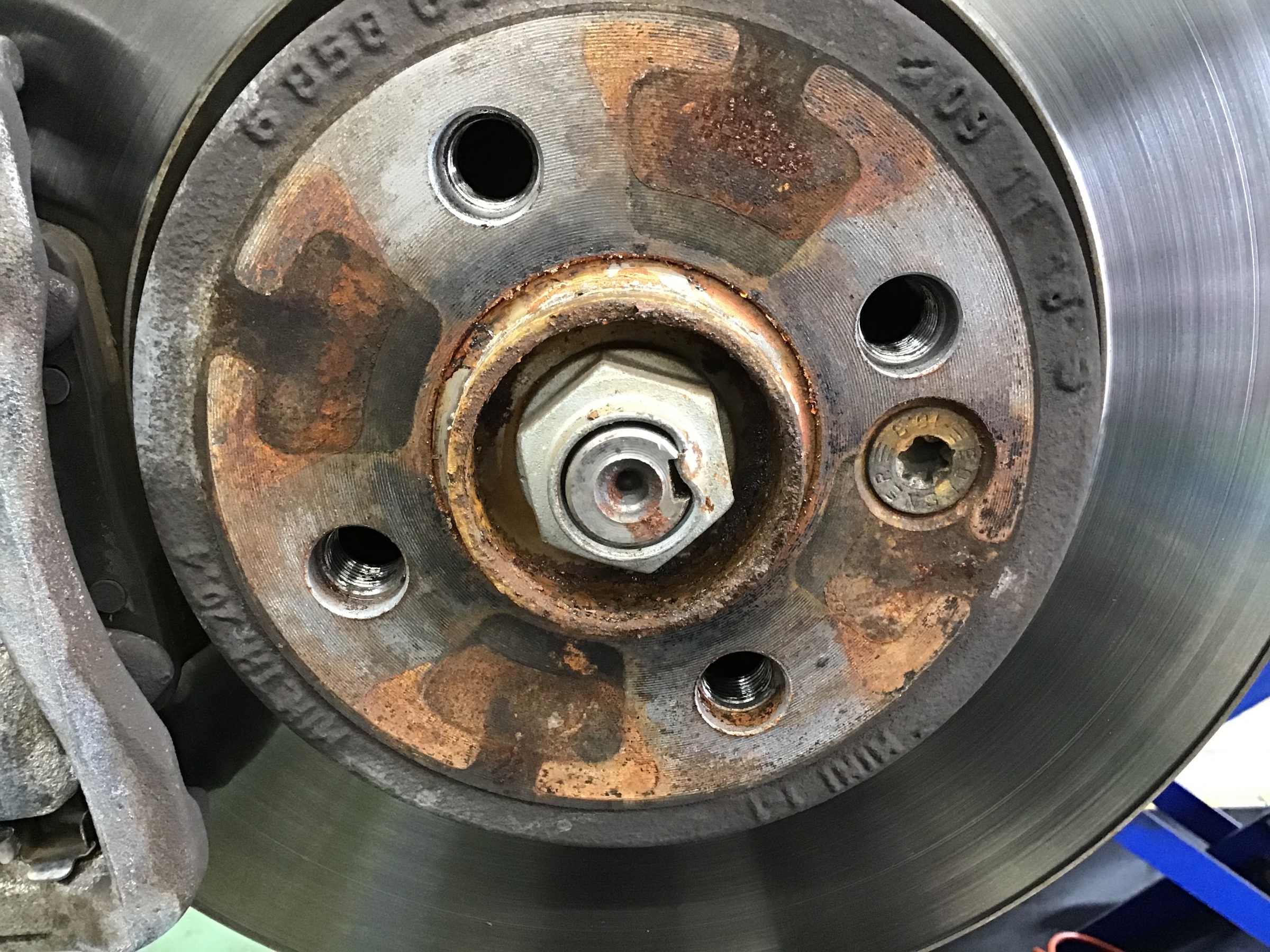 これからの季節に必要かも 防錆加工 メンテナンス商品 パーツ取付 各種用品取付 サービス事例 タイヤ館 ２９４谷和原ｲﾝﾀｰ 茨城県のタイヤ カー用品ショップ タイヤからはじまる トータルカーメンテナンス タイヤ館グループ