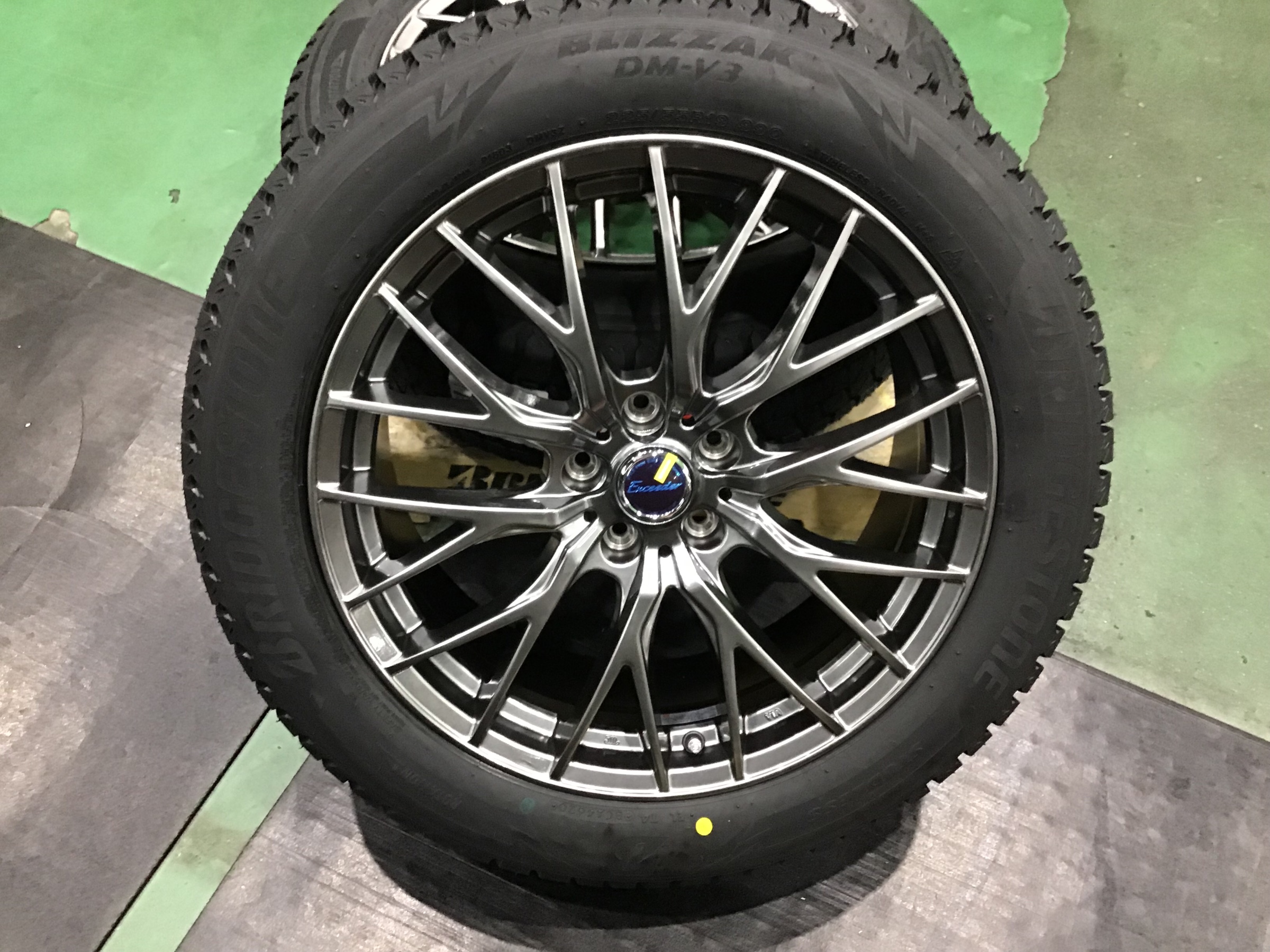 トヨタ 新型ハリアー 19インチ!スタッドレスタイヤセット | サービス事例 | タイヤ館 深谷 | タイヤからはじまる、トータルカーメンテナンス タイヤ館グループ トヨタ 新型ハリアー 19インチ!スタッドレスタイヤセット | サービス事例 | タイヤ館 深谷 | タイヤからはじまる、トータルカーメンテナンス タイヤ館グループ