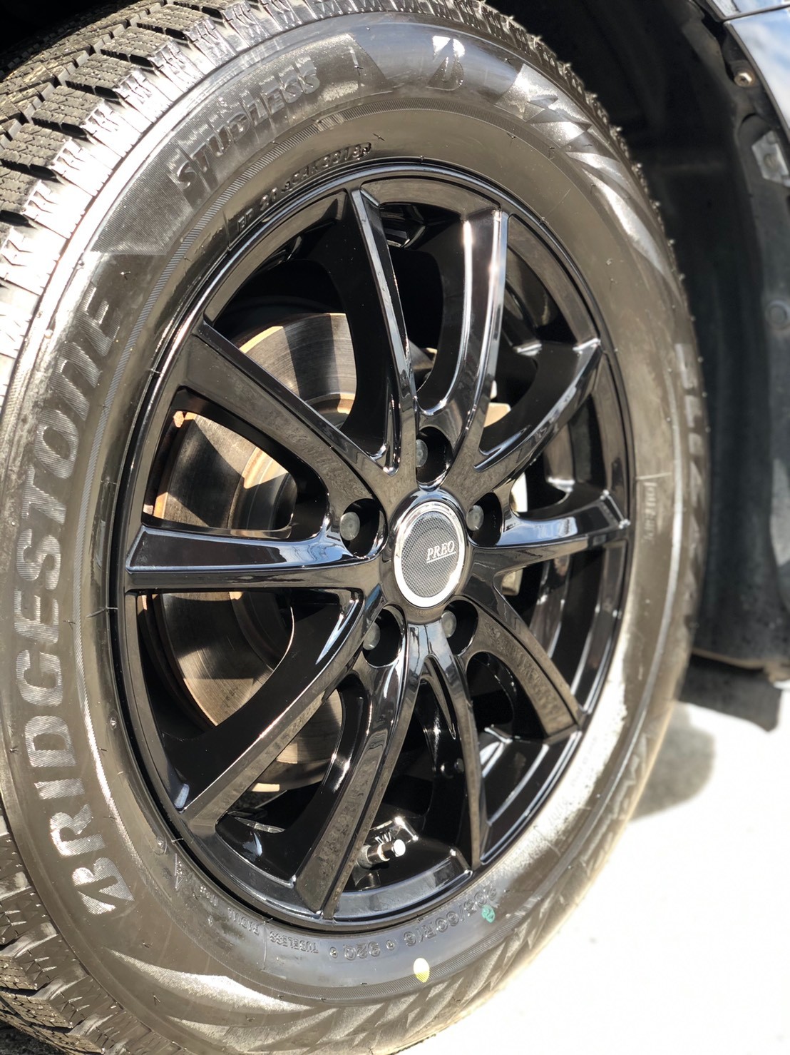 ブラックx3 黒い三連星 プリウスα | 店舗おススメ情報 | タイヤ館