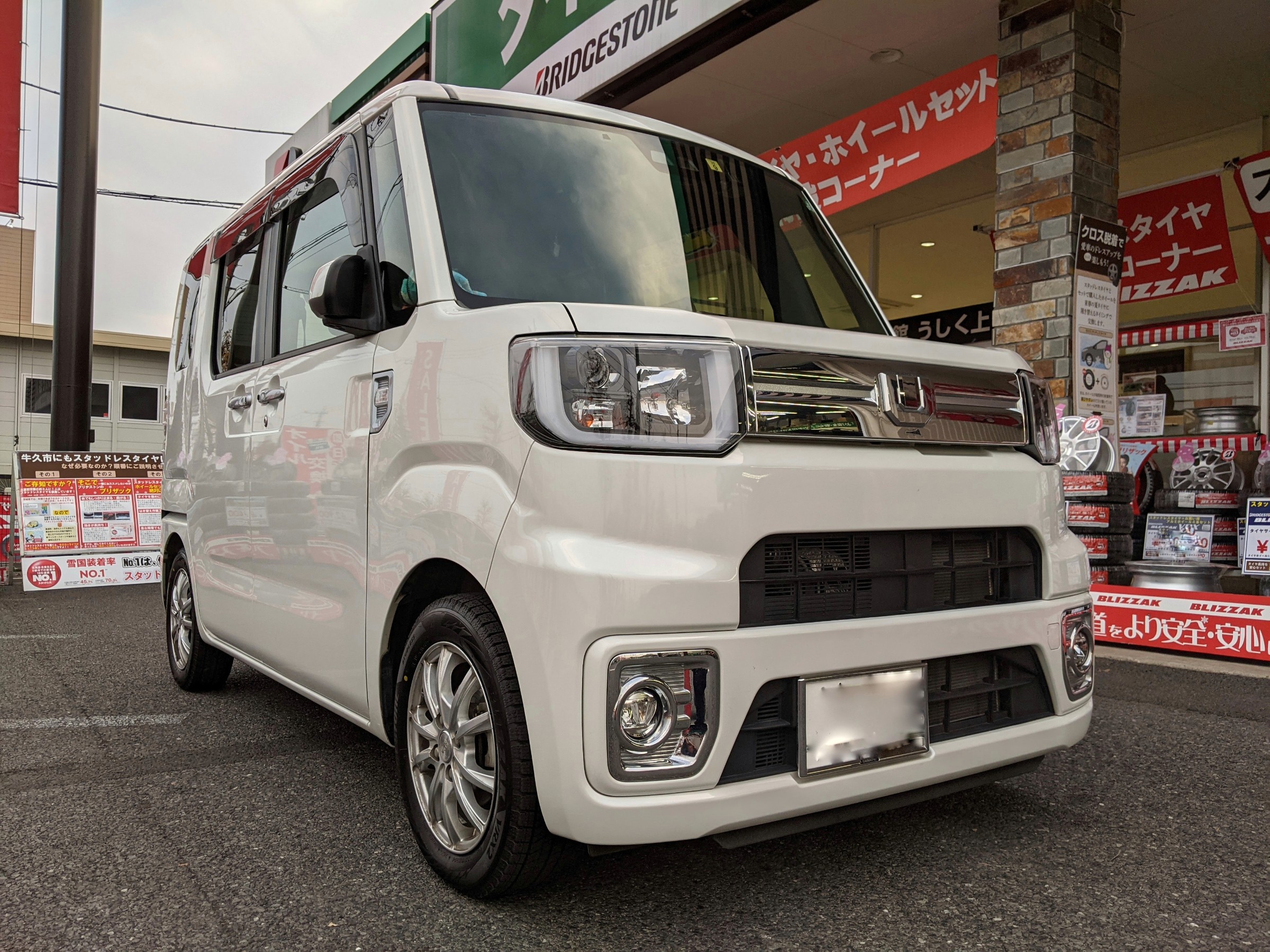 ダイハツ・ウェイク・LA700S】スタッドレスタイヤ交換＆アライメント