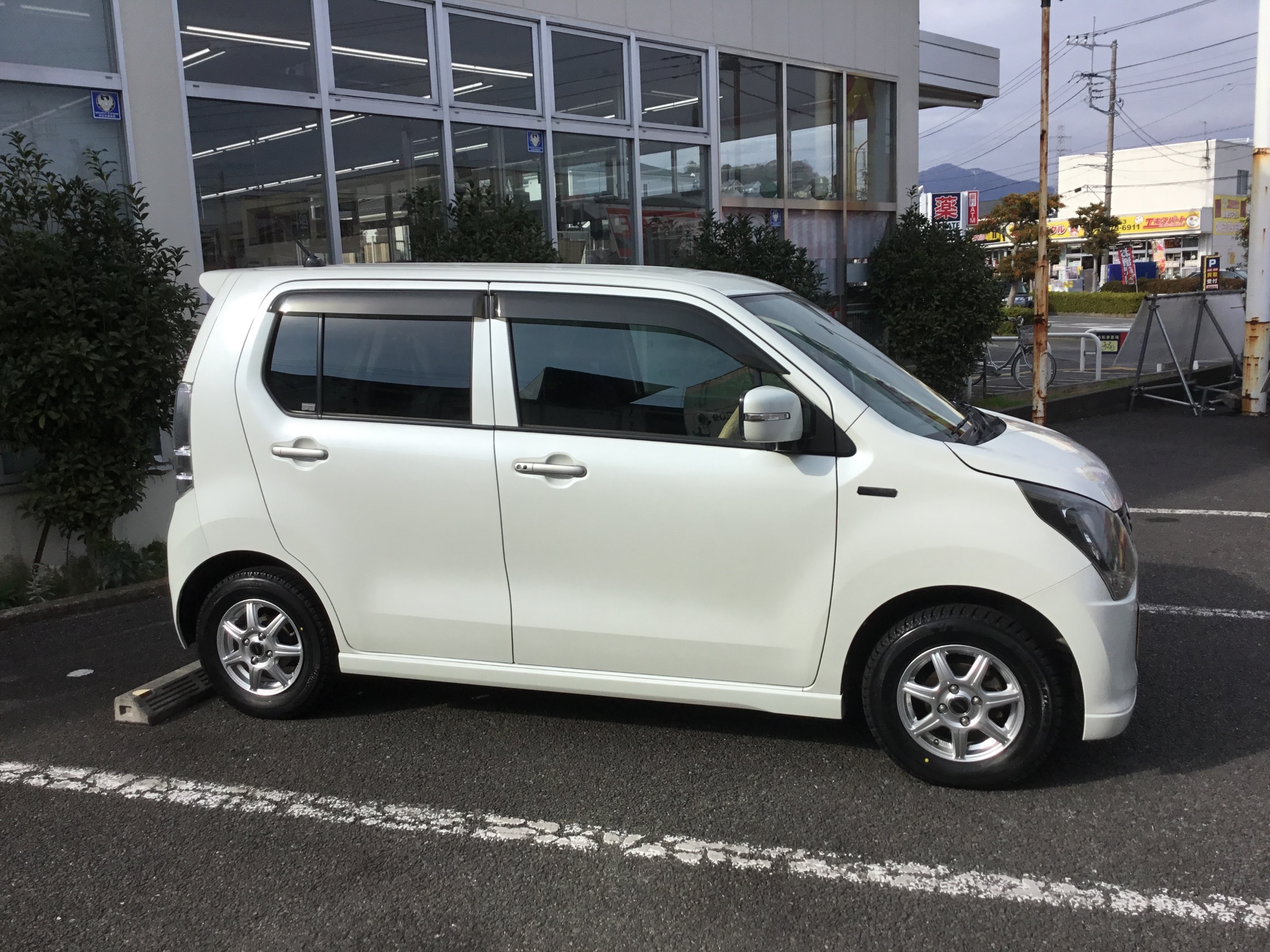 ワゴンr スタッドレス新品に交換 溝だけではありません スズキ ワゴンr タイヤ タイヤ ホイール関連 タイヤ ホイール交換 サービス事例 タイヤ館 平塚 神奈川県のタイヤ カー用品ショップ タイヤからはじまる トータルカーメンテナンス タイヤ館