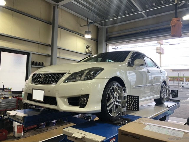 GRS 200 クラウン アスリート タイヤ交換 です | トヨタ クラウン