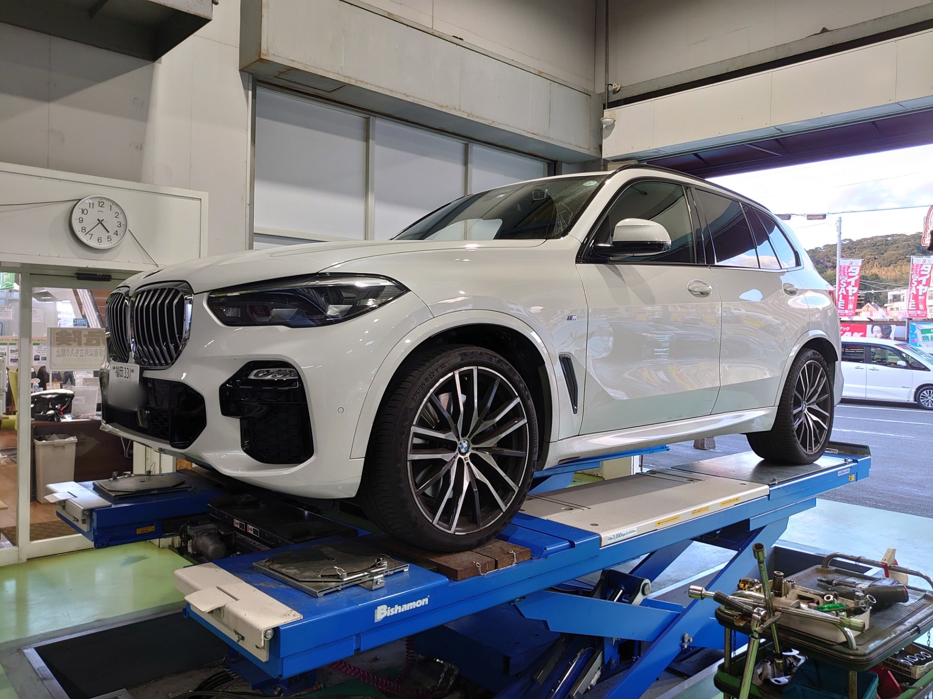 Bmw X5 G05 の ホイール ボルト を カッコe チタンボルトに交換しました Bmw X5 ホイール タイヤ ホイール関連 タイヤ ホイール交換 技術サービス施工事例 タイヤ館 福岡東 タイヤからはじまる トータルカーメンテナンス タイヤ館グループ