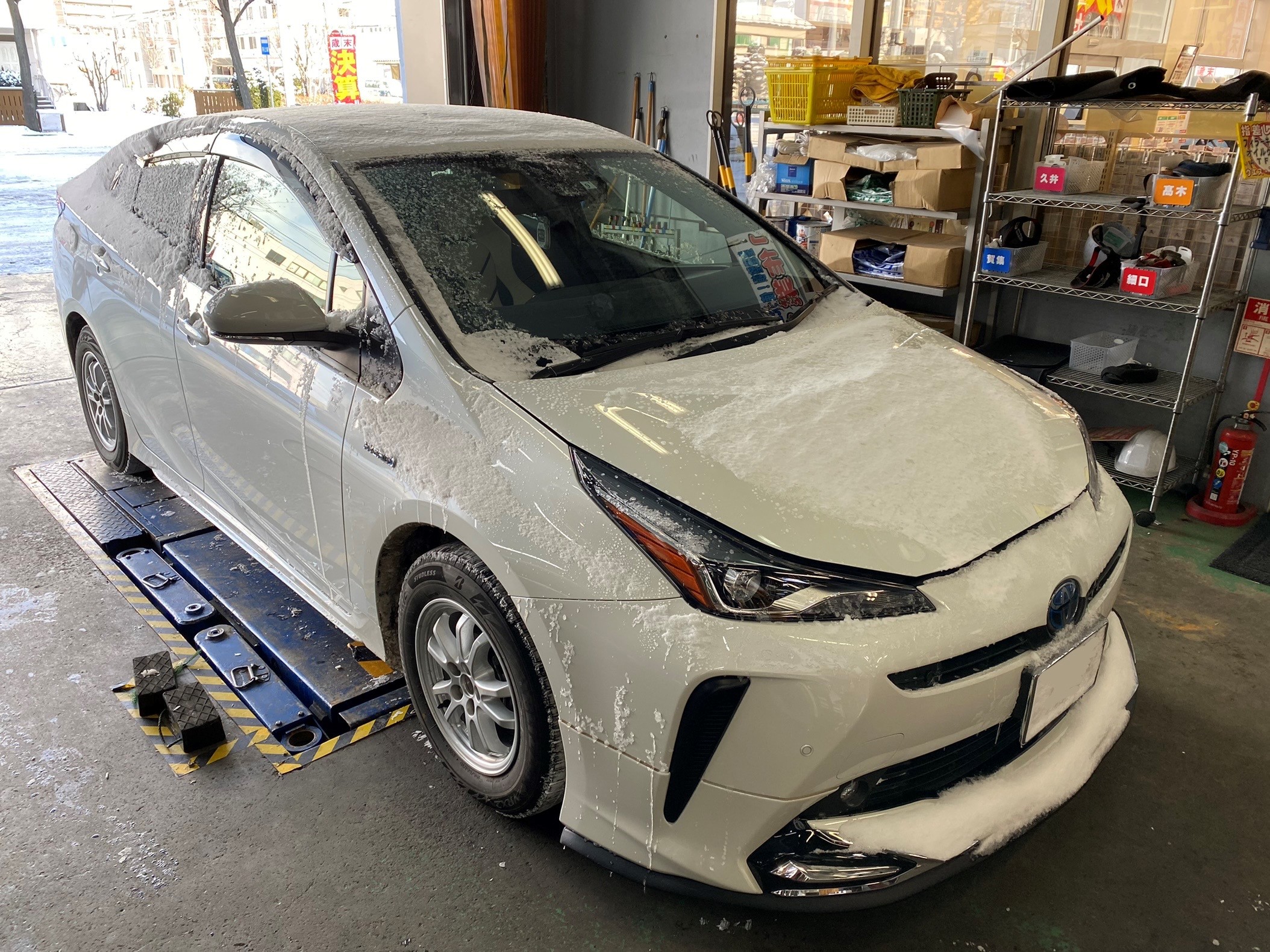 トヨタ プリウス(ZVW55)にダウンサス取付けと4輪アライメント
